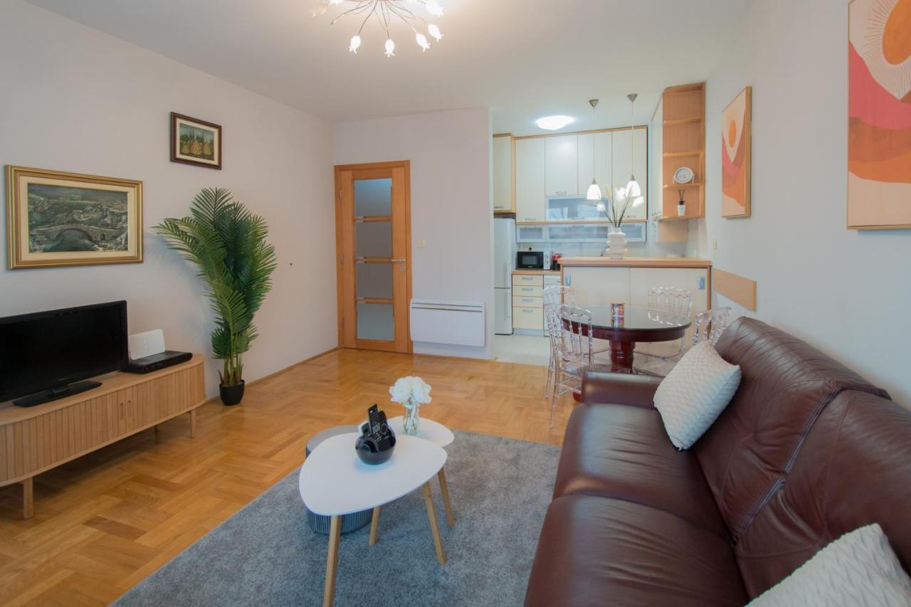 City Nest Apartment Podgorica Esterno foto