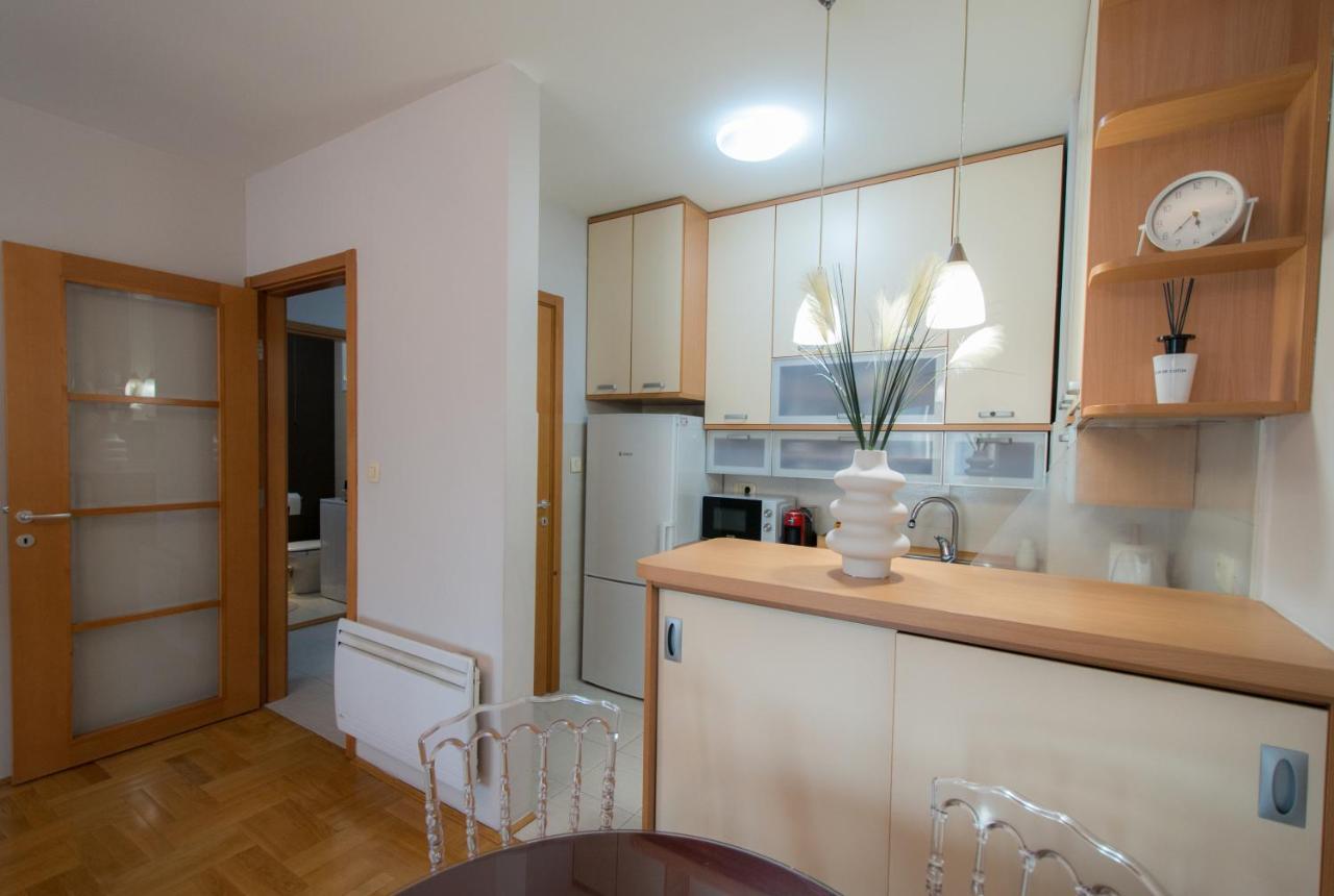 City Nest Apartment Podgorica Esterno foto